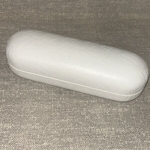 White Oakley hard shell glasses case #golf #outdoors
